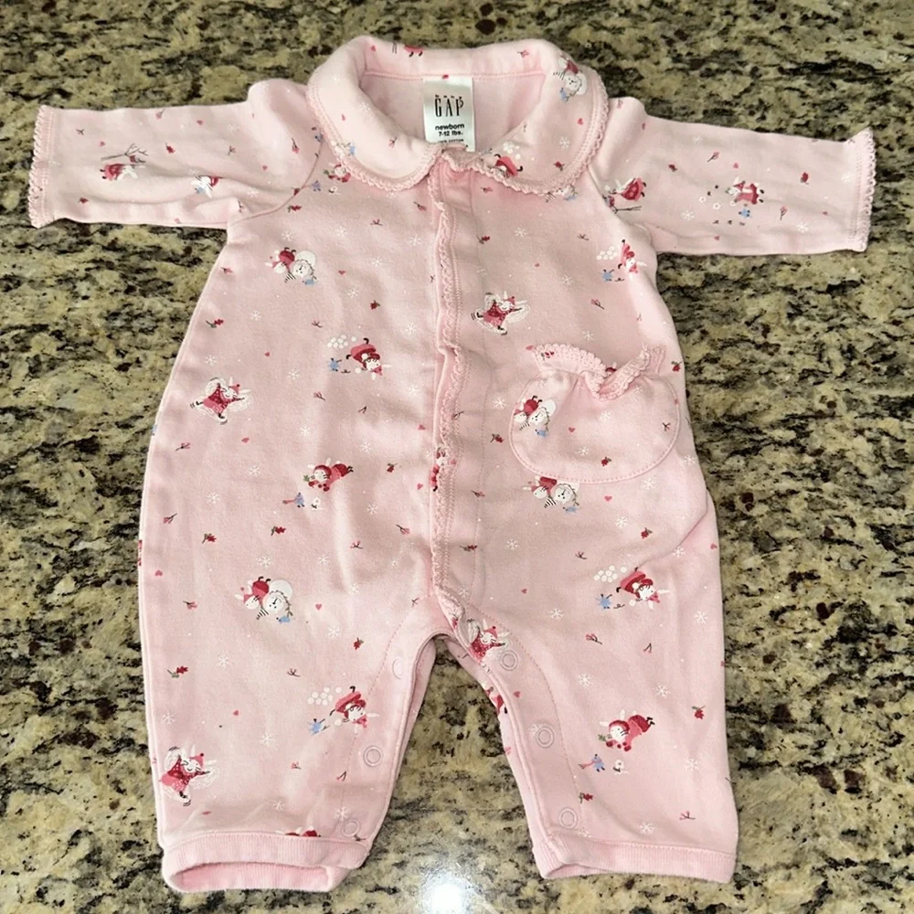 BABY GAP Pink Winter Mouse Patterned Baby Footie Newborn 7-12 lbs
